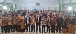 Sesi Foto Bersama pada Workshop “Peningkatan Kompetensi Pendidik Dalam Penerapan Kurikulum Merdeka Bagi Guru Pendidikan Agama Islam Kab. Malang”